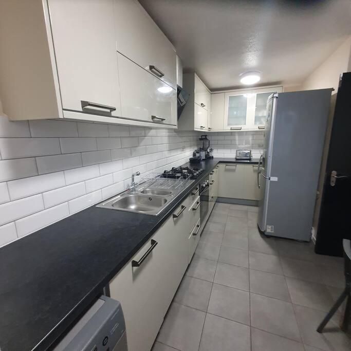 3Beds Family Friendly In London With Good Transport Linksアパートメント エクステリア 写真