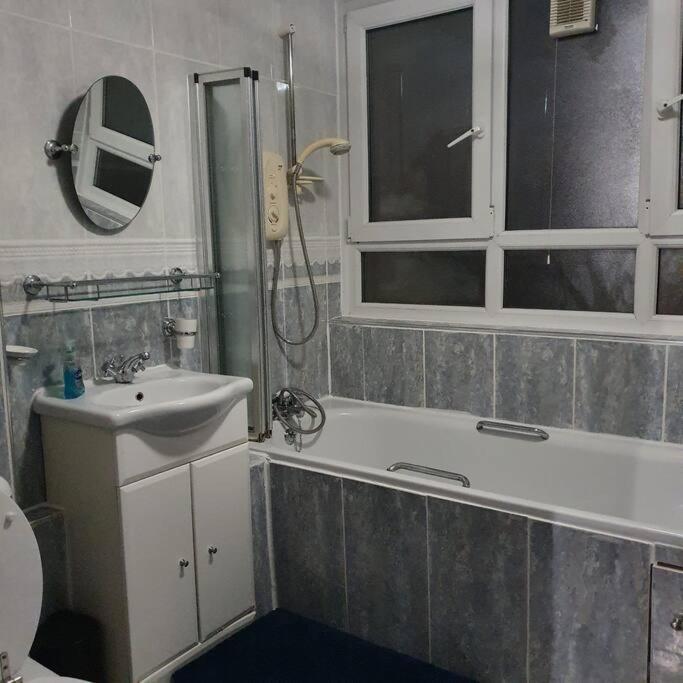 3Beds Family Friendly In London With Good Transport Linksアパートメント エクステリア 写真
